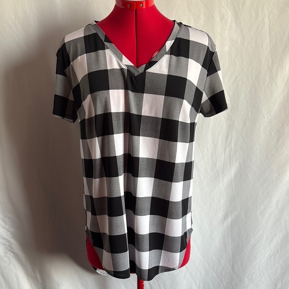 SM99 Peter Nygard Black and White Relaxed Short Sleeve Tee